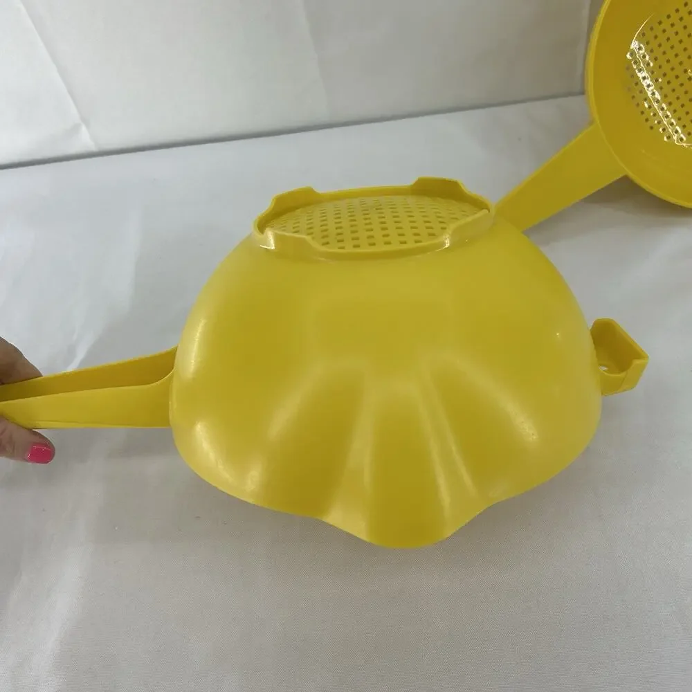 Vintage Tupperware Set of 2 Yellow Strainers Colanders 1523 2 Qt 1200 1 Qt Spout